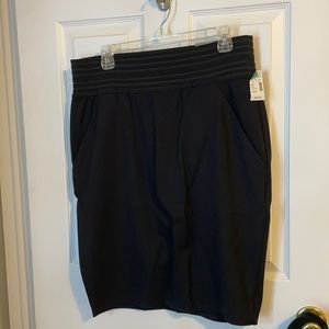 Maurices black pencil skirt size large, never been worn still has tags